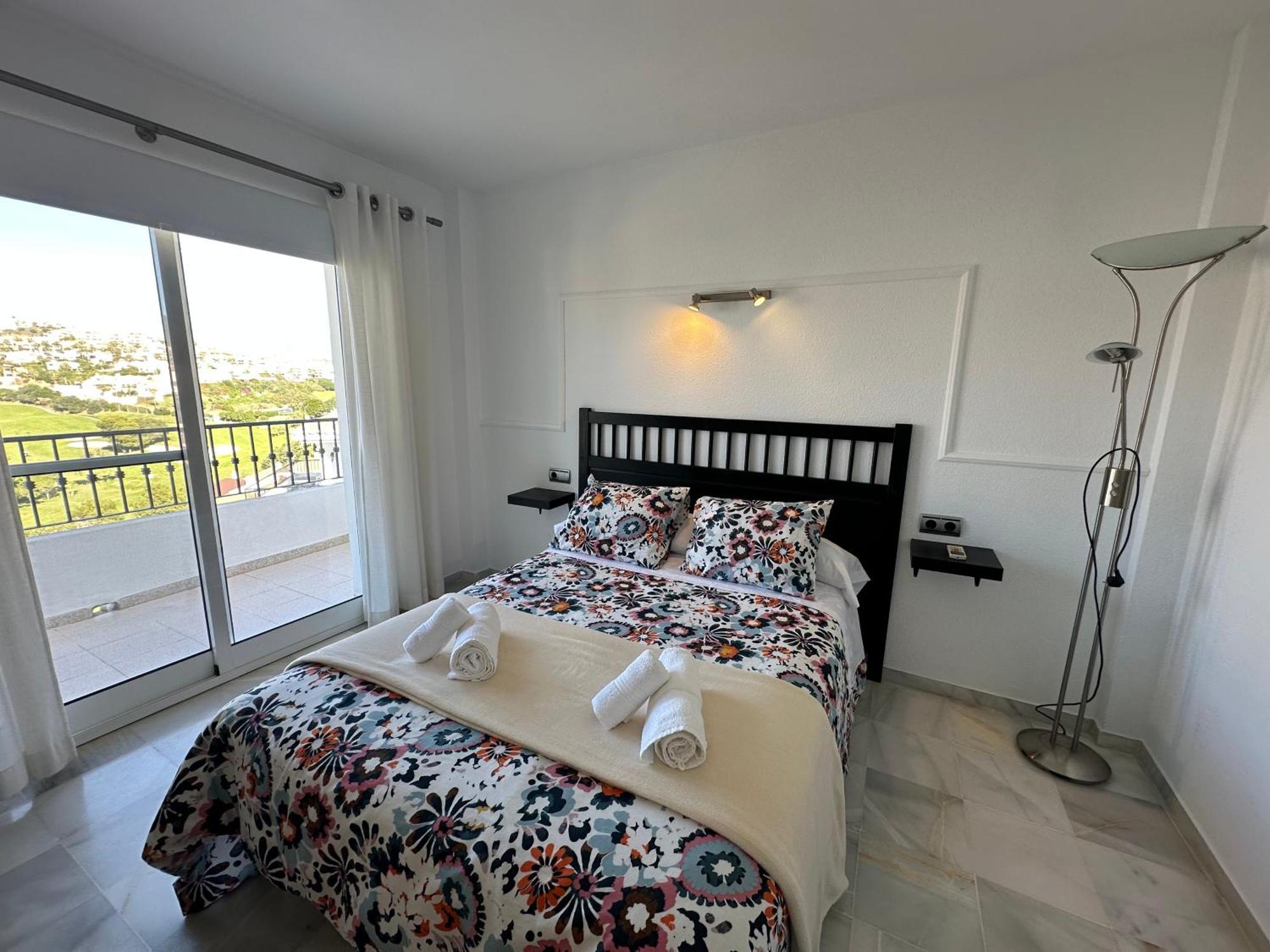 Luminoso Atico Duplex Con Vistas Al Mar Apartment Малага Екстериор снимка